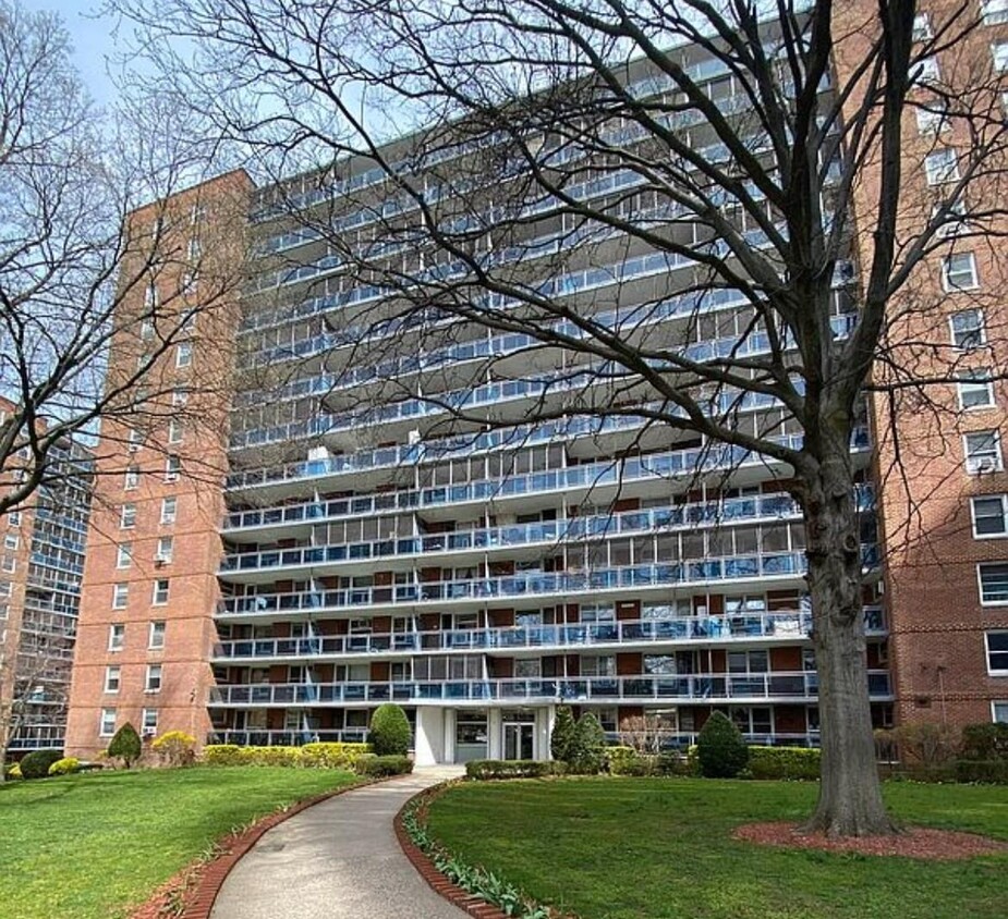 Foto principal - 98-5-98-63 63rd Rd