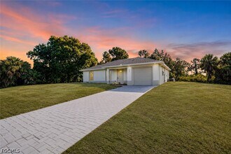 Building Photo - 313 Laurel Ave