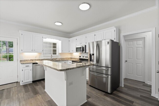 Foto del edificio - MOVE IN READY BEAUTY IN PINEHURST