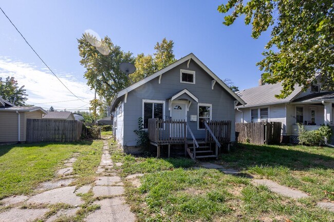 Foto del edificio - Spacious 2 bedroom/1 bathroom House in Council Bluffs, IA