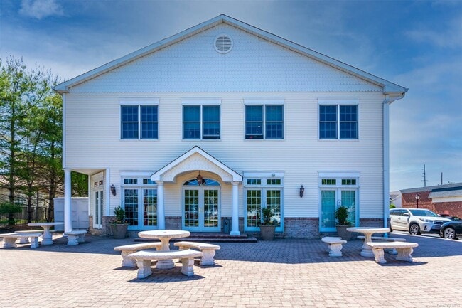 Building Photo - 400 Flurry Ln