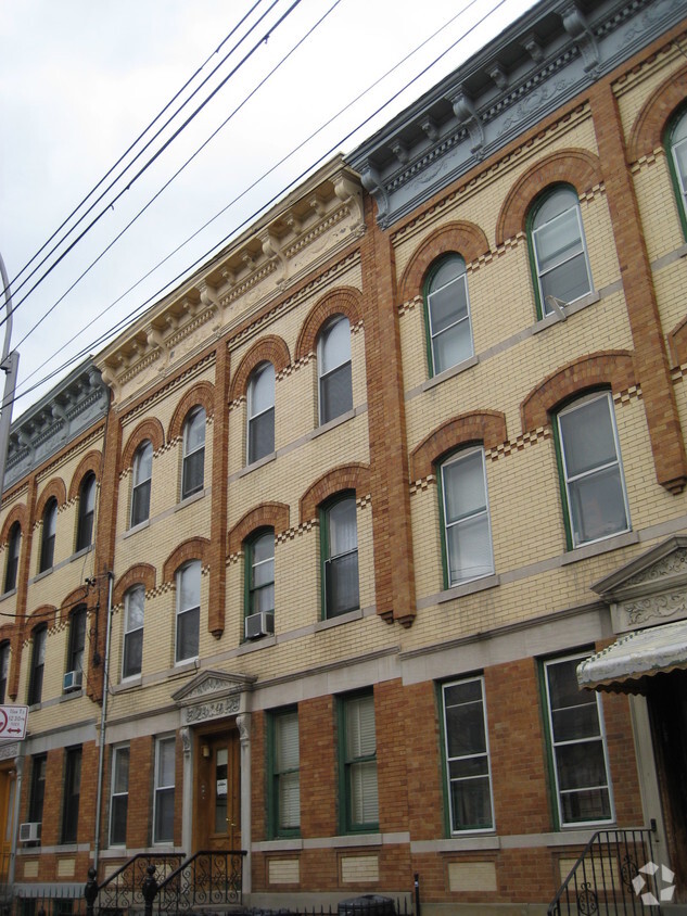 Building Photo - Landmark
