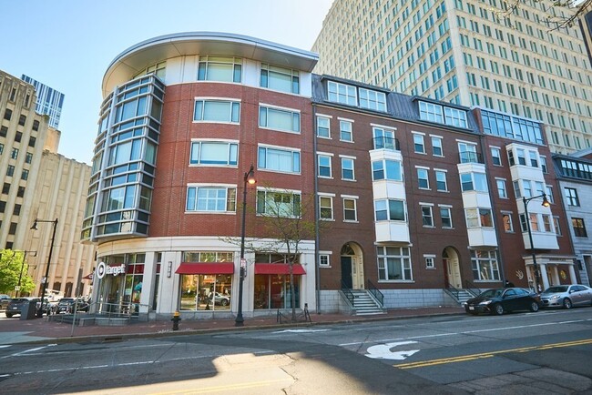 Building Photo - 10 Bowdoin St