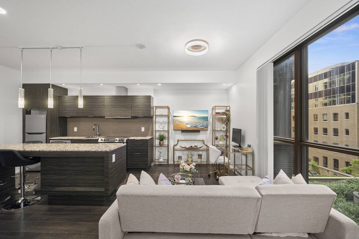 Primary Photo - 8 Charlotte St