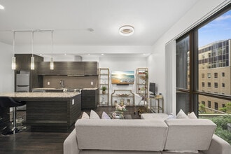 Building Photo - 8 Charlotte St