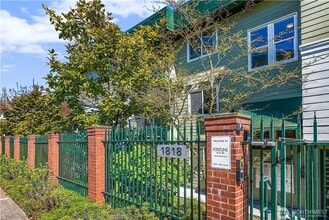 Building Photo - 1818 18th Ave E