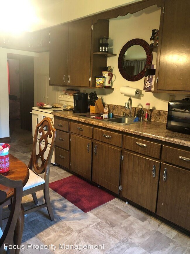 Foto del edificio - 2 br, 1 bath Apartment - 1111 Oviat St