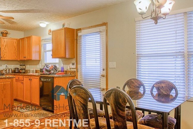 Foto del edificio - 5644 Summerville Dr