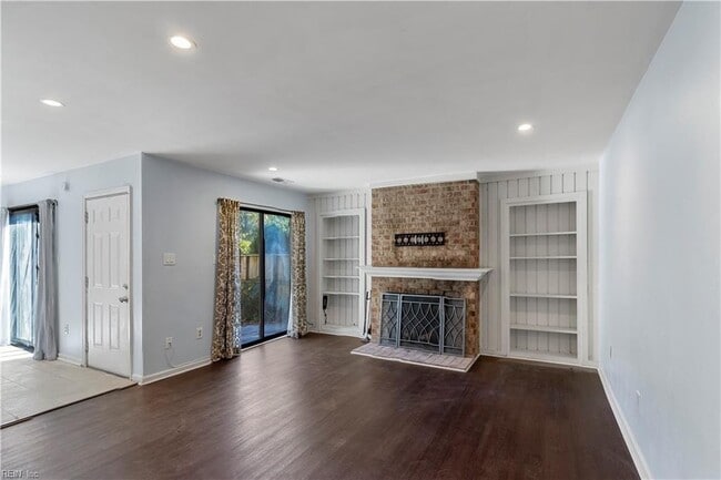 Building Photo - 636 Ocean Lakes Dr