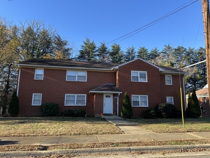 Primary Photo - COMING SOON: Spacious 2 bedroom apartment