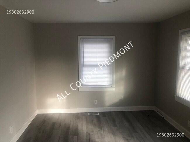 Foto del edificio - 1028 Rodey Ave