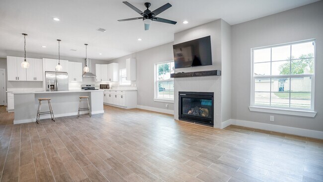 Foto del edificio - 7727 Chasewood Dr