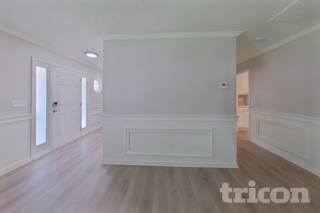 Building Photo - 636 Sadler Glen Dr