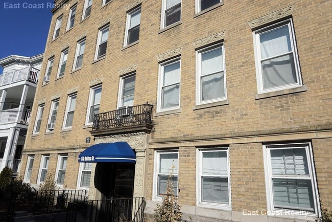 Building Photo - 170 Kelton St
