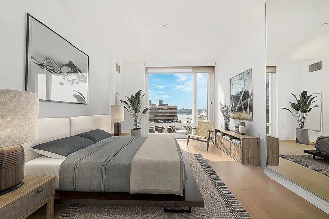 Building Photo - 572 Eleventh Avenue