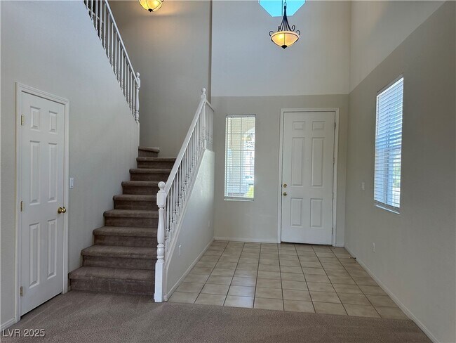 Foto del edificio - 6712 Canyon Maple St
