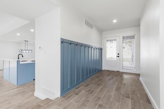 Foto del edificio - 17003 Davenport Rd