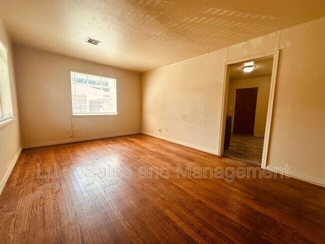 Foto del edificio - 4137 NW 13th St