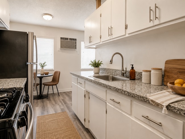 Foto del interior - McClellan Court Apartments