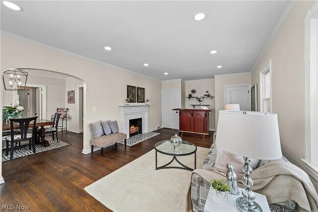 Living Room - 3695 Strandhill Rd