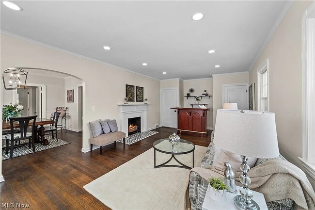Living Room - 3695 Strandhill Rd