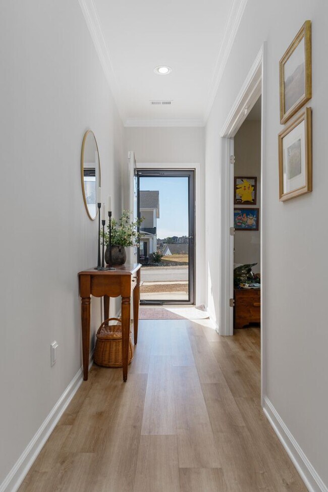 Foto del edificio - Beautiful, Almost New Home Located in The Desirable Elgin, SC