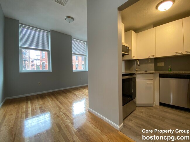 Building Photo - 12 Parmenter St