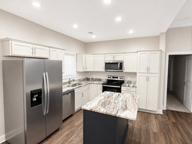 Building Photo - 547 Southern Cross Dr