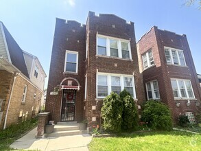 Building Photo - 5546 N Linder Ave