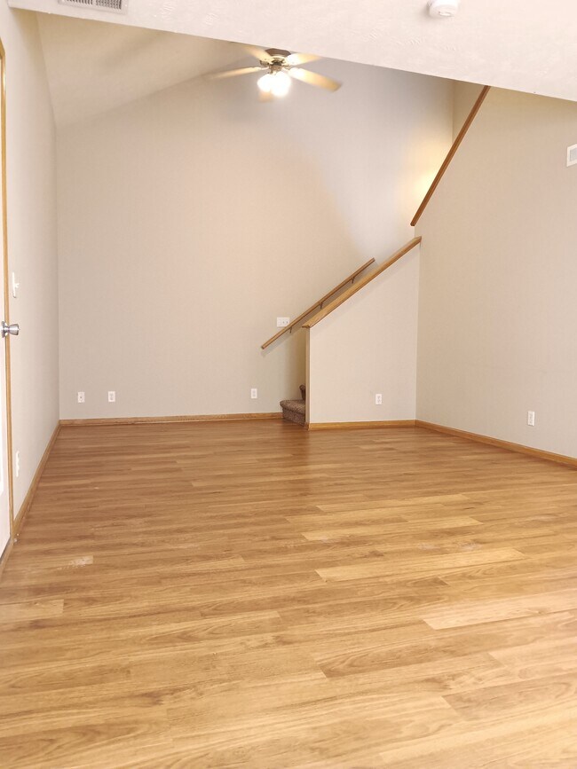 Building Photo - 1522 W B Ct
