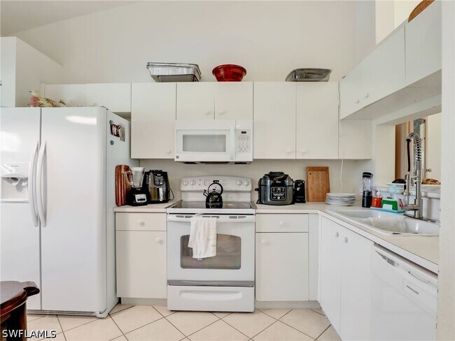 Foto del edificio - 6900 Huntington Lakes Cir