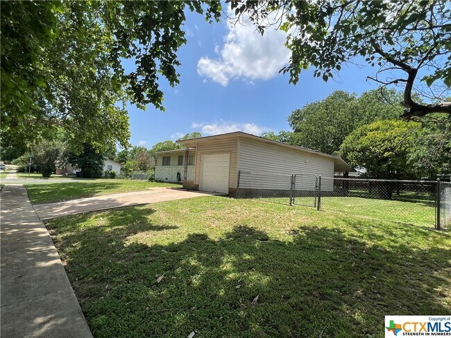 Foto del edificio - 208 Easy St