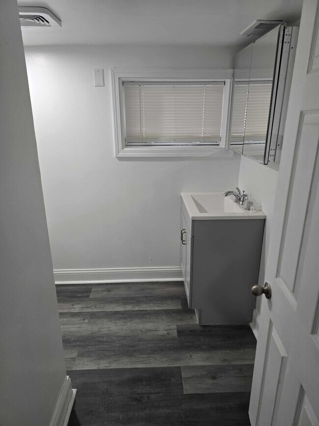 Foto del edificio - 1935 Jackson Ave