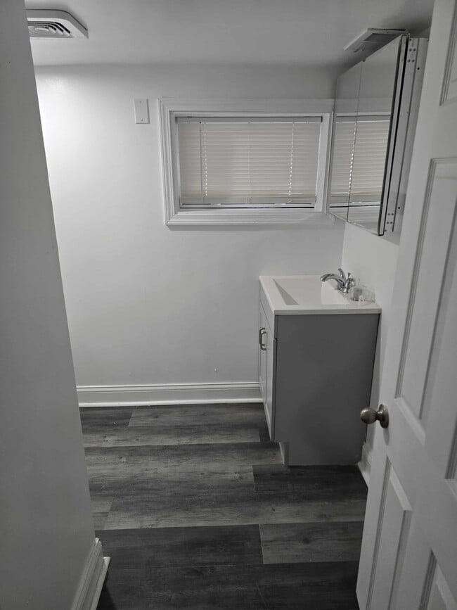 Building Photo - 1935 Jackson Ave