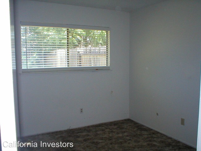 Building Photo - 5303 Gibbons Dr