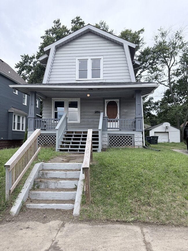 Building Photo - 512 Inman St