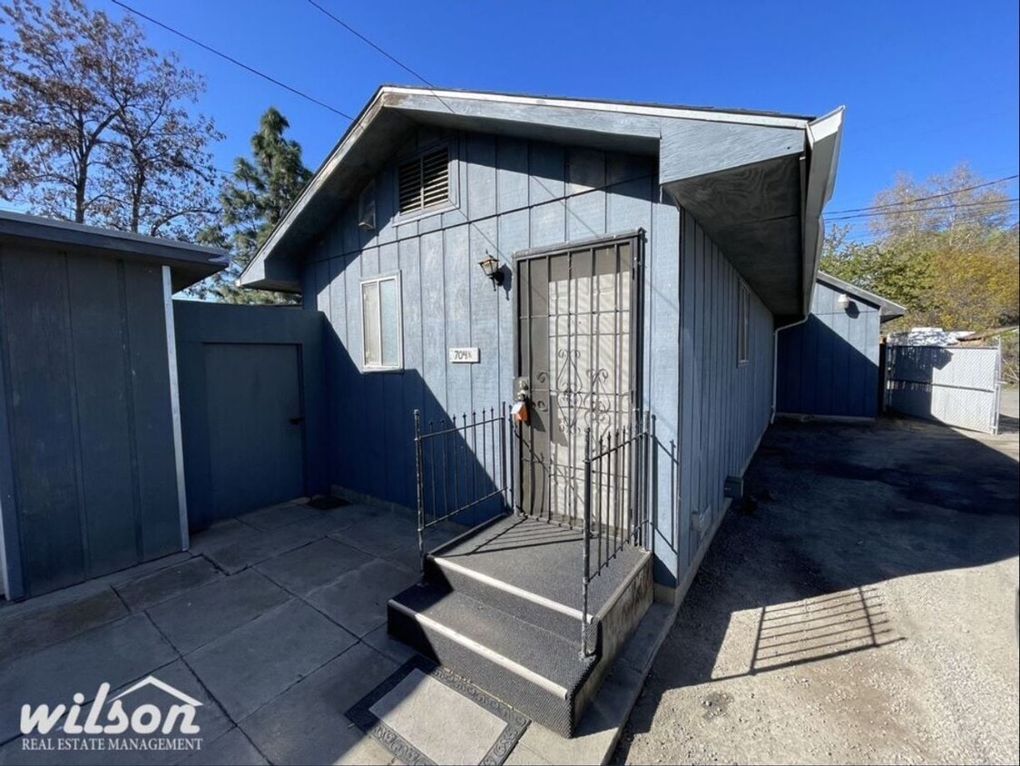 704 N Naches Ave Unit 704 1/2, Yakima, WA 98901 Room for Rent in