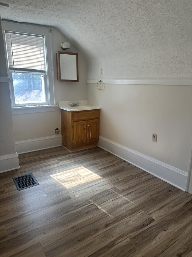 Building Photo - 134 Norwood St