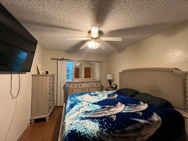 Foto del edificio - 1334 E 1st St