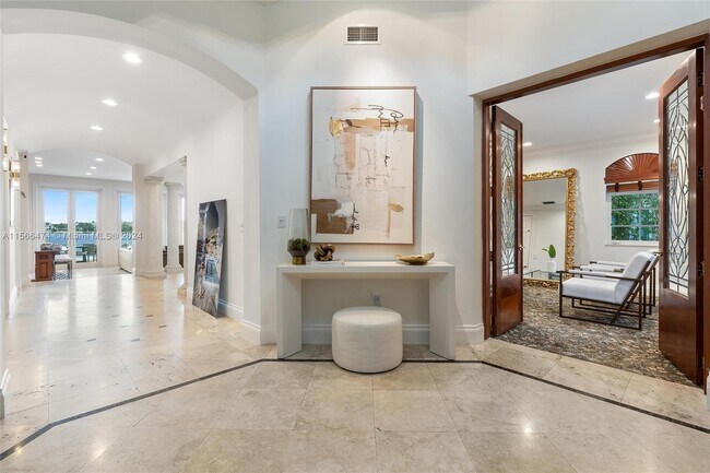 Building Photo - 305 N Hibiscus Dr