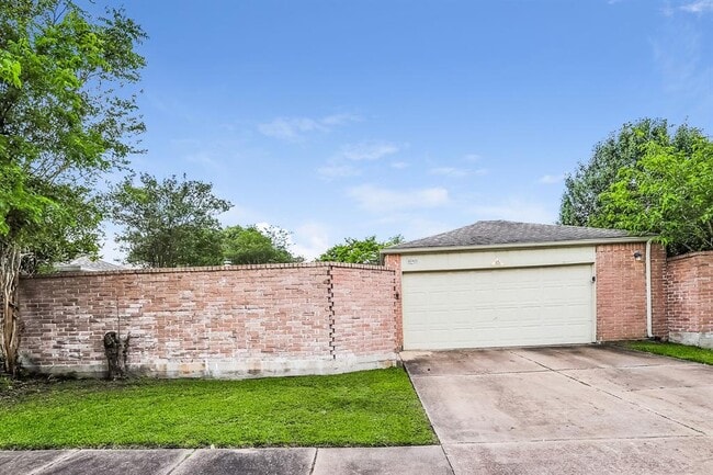 Building Photo - 15923 Val Vista Dr