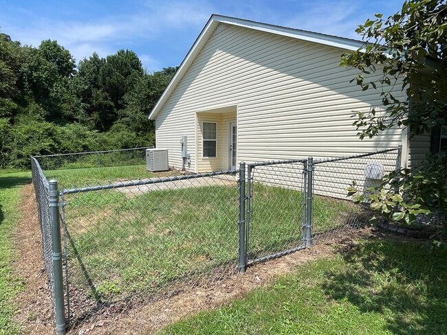 Building Photo - 5012 Scotch Pine Ave