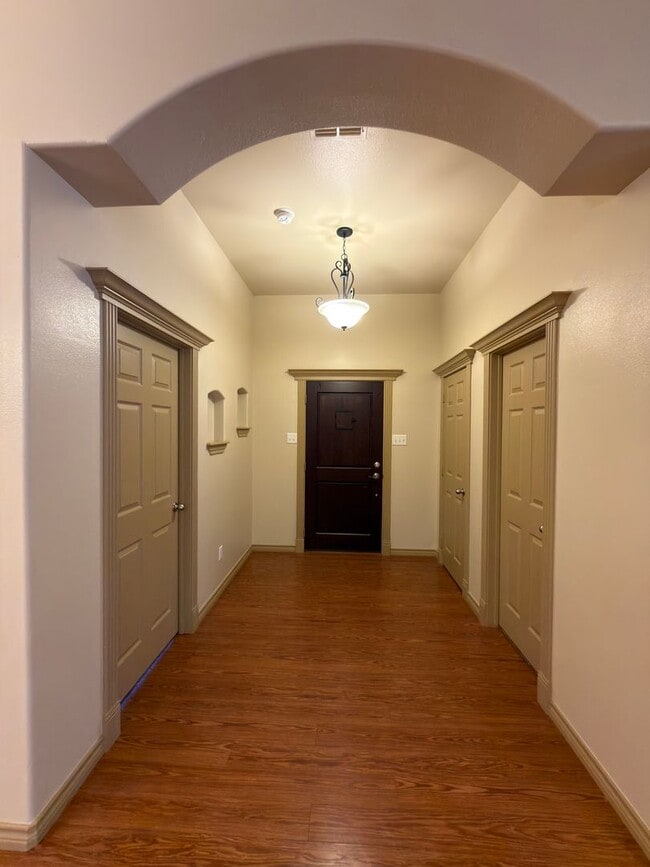 Building Photo - Immaculate garden home in Tivoli Estates