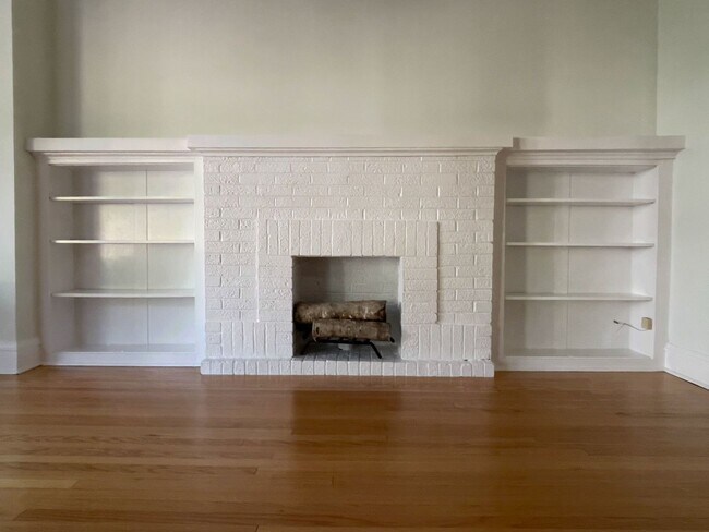 Building Photo - 3528 N Bosworth Ave