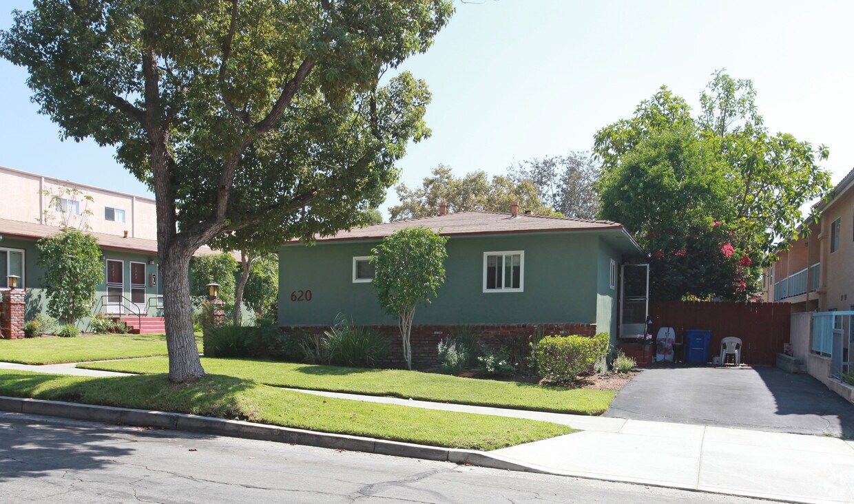 Building Photo - 620 E Cypress Ave