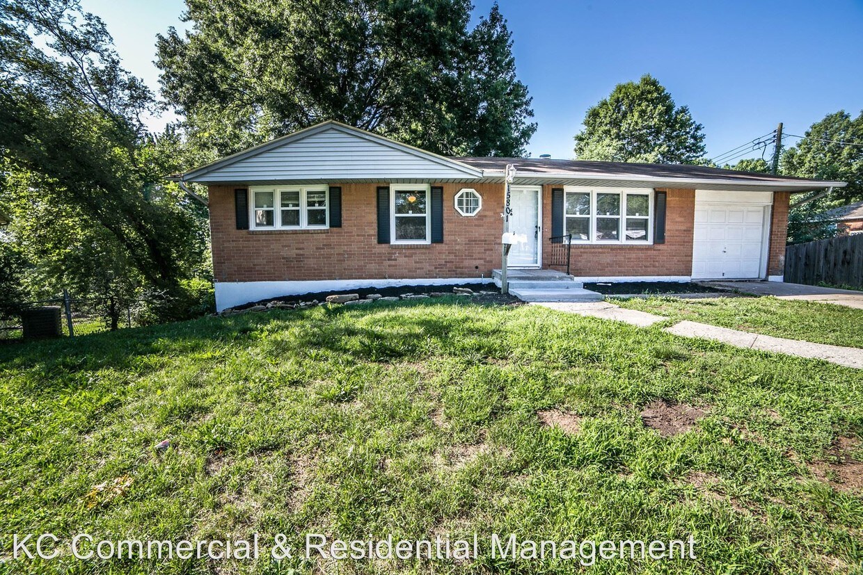 Foto principal - 4 br, 3 bath House - 15801 E 42nd Place