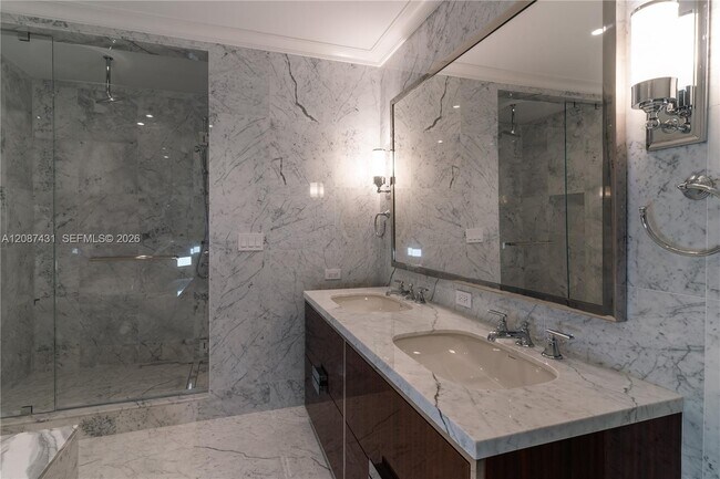 Building Photo - 15701 Collins Ave