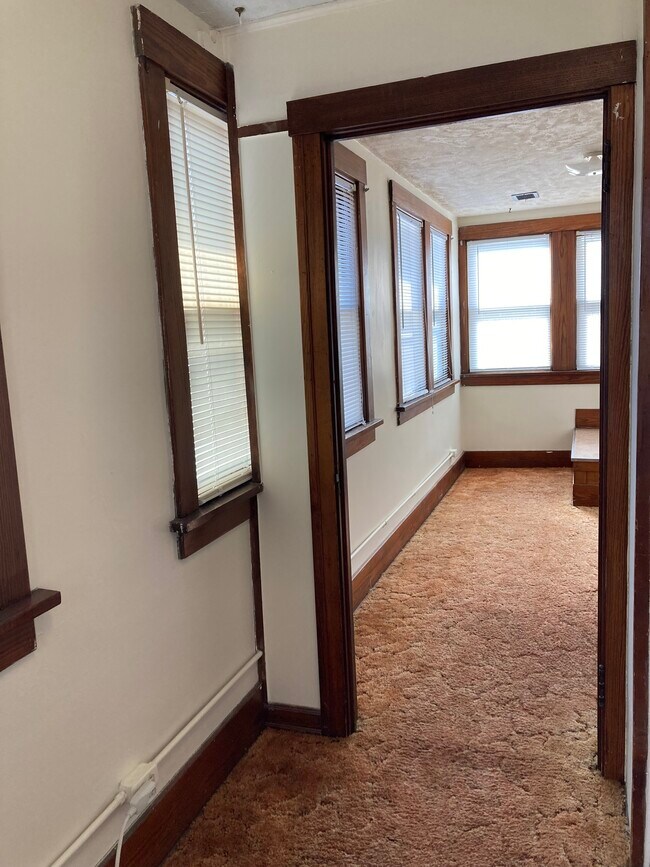 Sun Room - 900 S 14th St