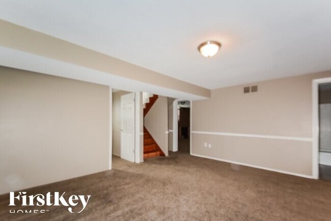 Building Photo - 615 Derhake Rd