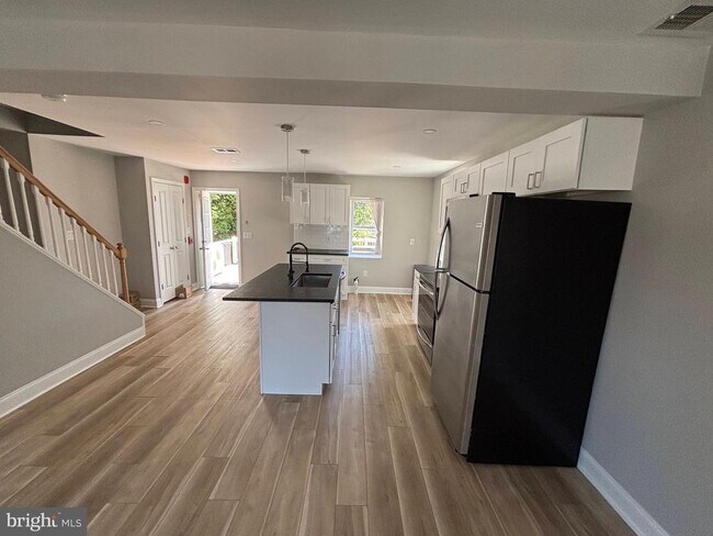 Foto del edificio - 5543 Ridge Ave